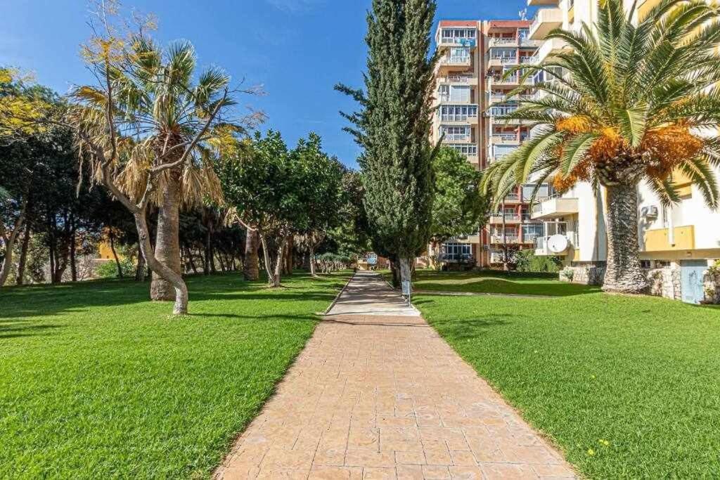 797 Holiday Rentals - Equipado Estudio Cerca Del Parque La Paloma Benalmadena Bagian luar foto